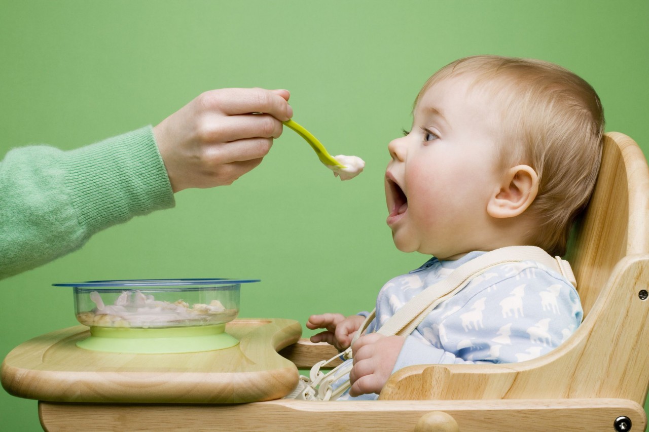 Bebekler Katı Gıdaya Ne Zaman Başlar?