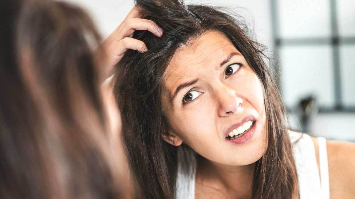 Kepek: Kaşıntılı Saç Derisi Size Ne Anlatmaya Çalışıyor?