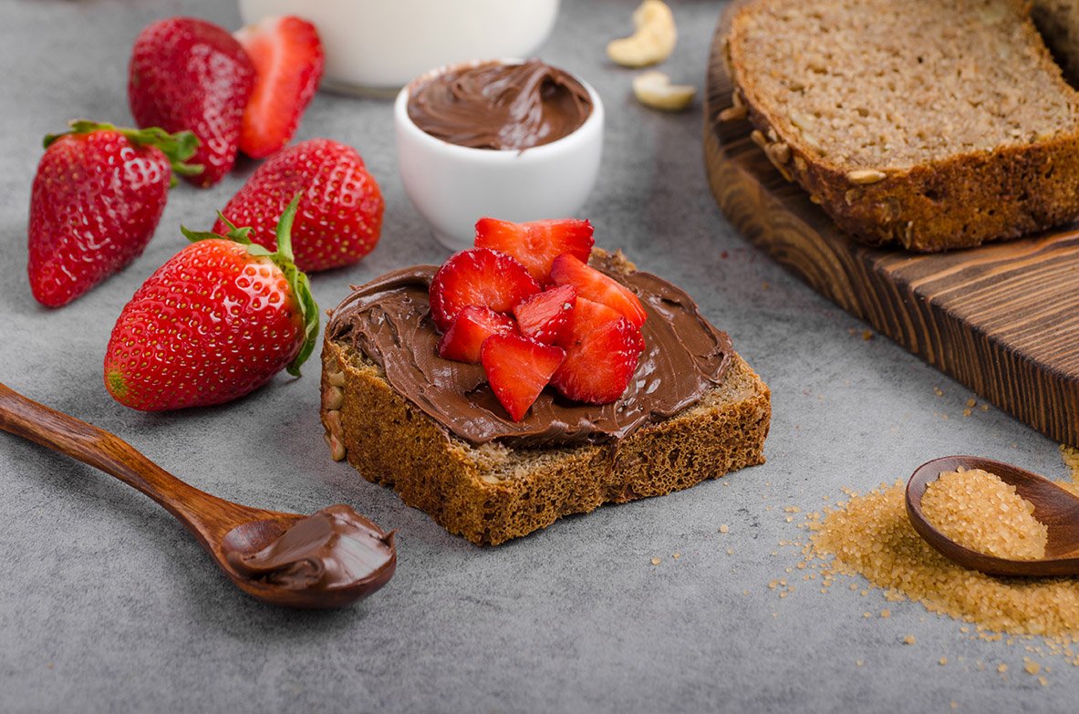 Nutella Sağlıklı mı? Malzemeler, Beslenme Değerleri ve Daha Fazlası