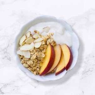  Yoğurt, Şeftali, Badem ve Yulaf Ezmesi Kaç Kalori